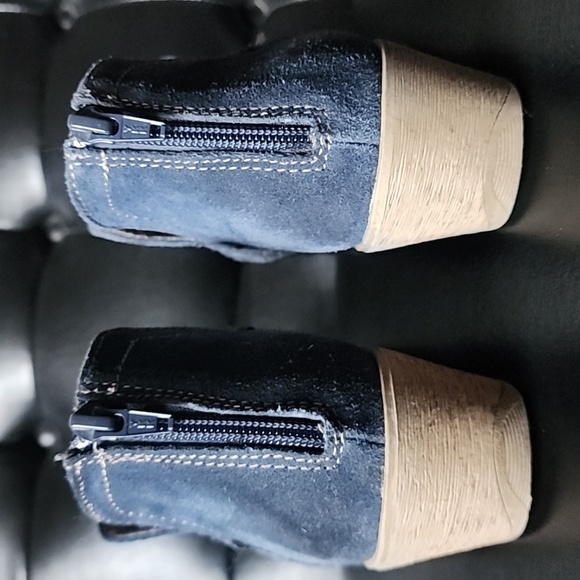 Earth Origins Amanda Blue Suede Ankle Bootie Women's Size 9 - Picture 6 of 10